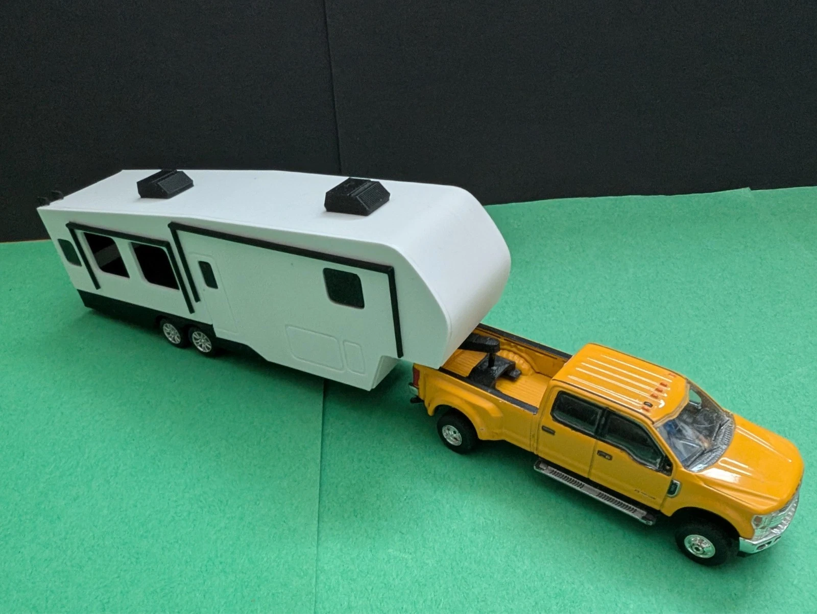 S scale 1:64 Grand Design Reflection 303RLS 5th wheel w rotatable wheels